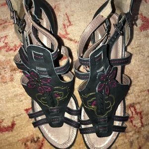 2 inch heeled floral sandals